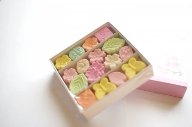 仏壇お供え物…お菓子の選び方にタブーはある？定番や人気の物を紹介！
